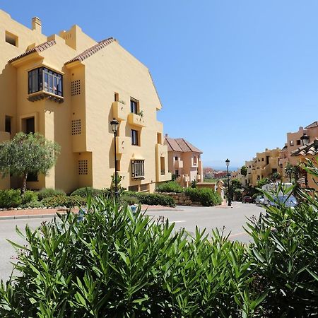 Duquesa Village Apartment - 2 Bed/2 Bath Apartment With Panoramic Sea Views Манилва Екстериор снимка
