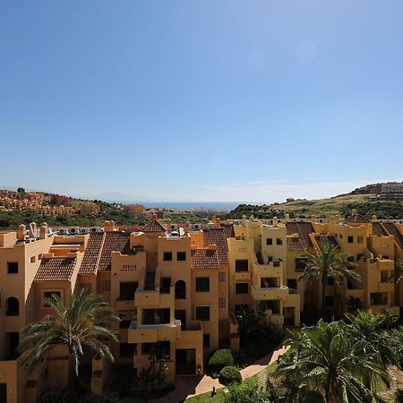 Duquesa Village Apartment - 2 Bed/2 Bath Apartment With Panoramic Sea Views Манилва Екстериор снимка