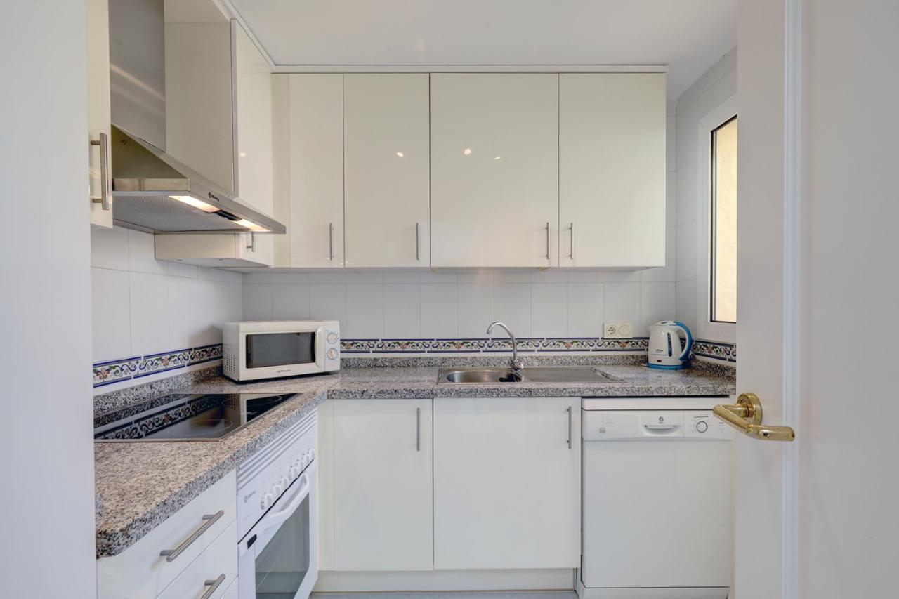 Duquesa Village Apartment - 2 Bed/2 Bath Apartment With Panoramic Sea Views Манилва Екстериор снимка