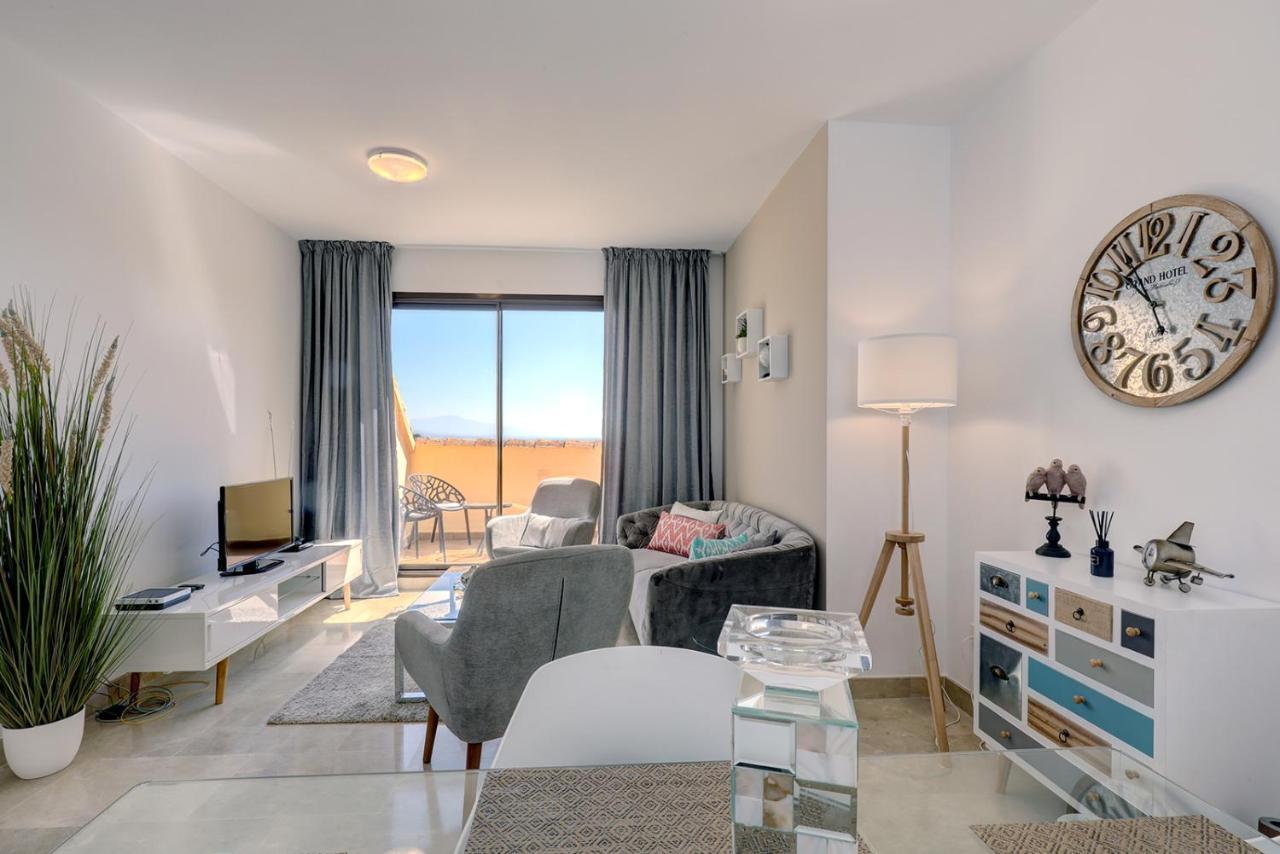 Duquesa Village Apartment - 2 Bed/2 Bath Apartment With Panoramic Sea Views Манилва Екстериор снимка