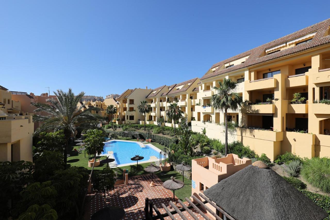 Duquesa Village Apartment - 2 Bed/2 Bath Apartment With Panoramic Sea Views Манилва Екстериор снимка