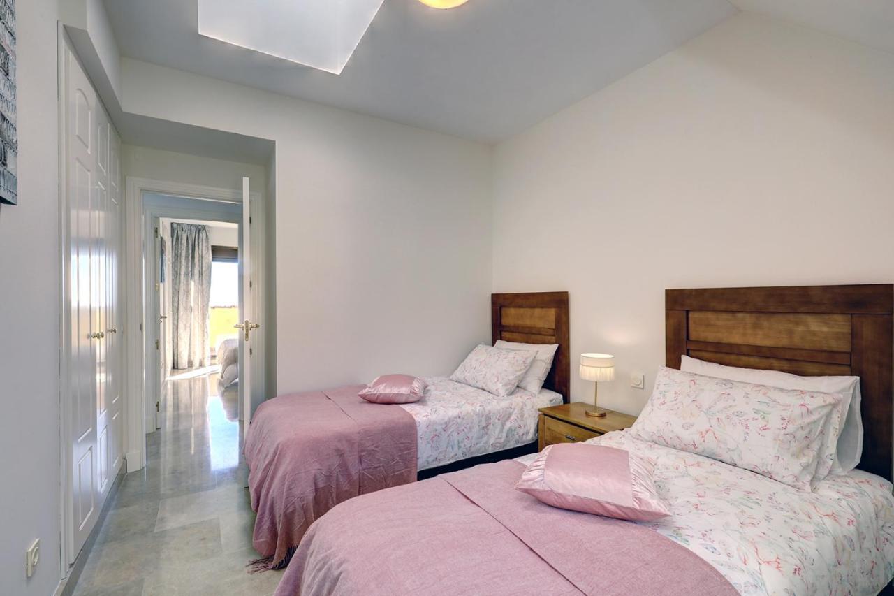 Duquesa Village Apartment - 2 Bed/2 Bath Apartment With Panoramic Sea Views Манилва Екстериор снимка