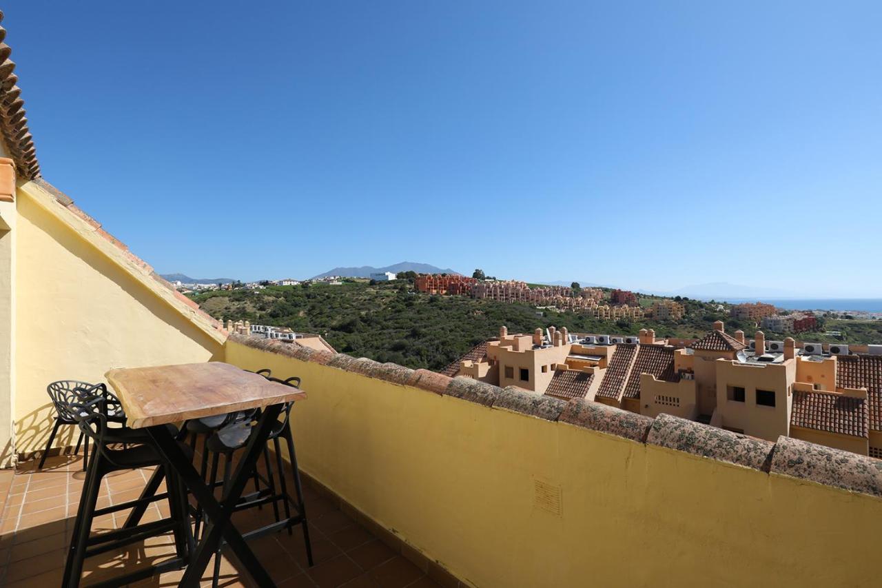 Duquesa Village Apartment - 2 Bed/2 Bath Apartment With Panoramic Sea Views Манилва Екстериор снимка