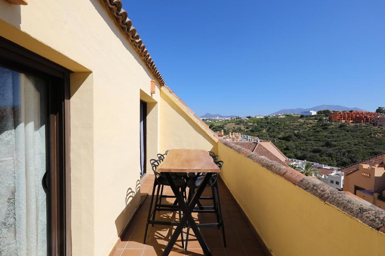 Duquesa Village Apartment - 2 Bed/2 Bath Apartment With Panoramic Sea Views Манилва Екстериор снимка