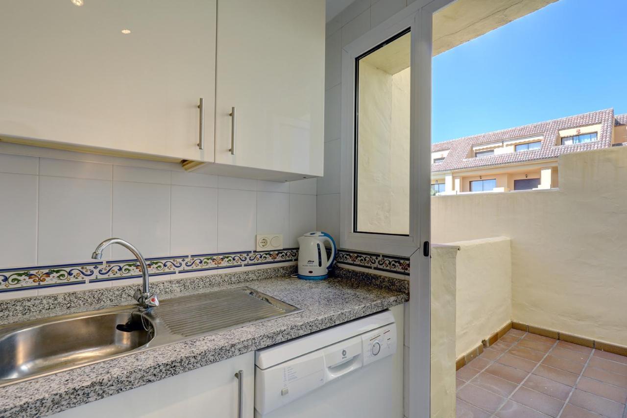 Duquesa Village Apartment - 2 Bed/2 Bath Apartment With Panoramic Sea Views Манилва Екстериор снимка