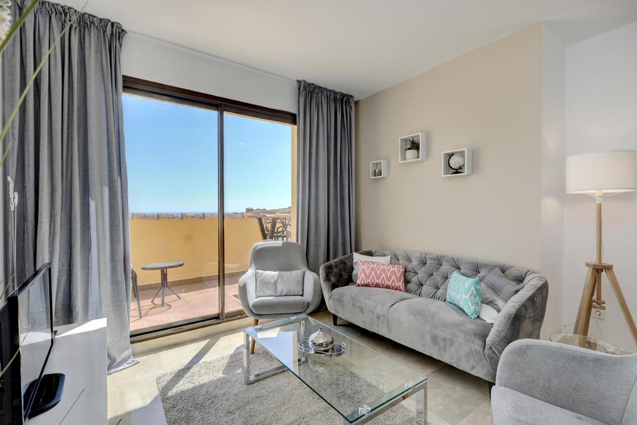 Duquesa Village Apartment - 2 Bed/2 Bath Apartment With Panoramic Sea Views Манилва Екстериор снимка