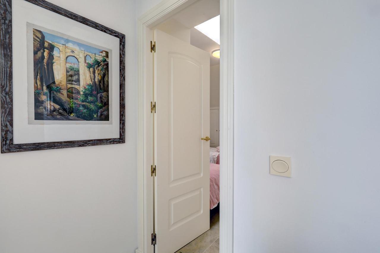 Duquesa Village Apartment - 2 Bed/2 Bath Apartment With Panoramic Sea Views Манилва Екстериор снимка