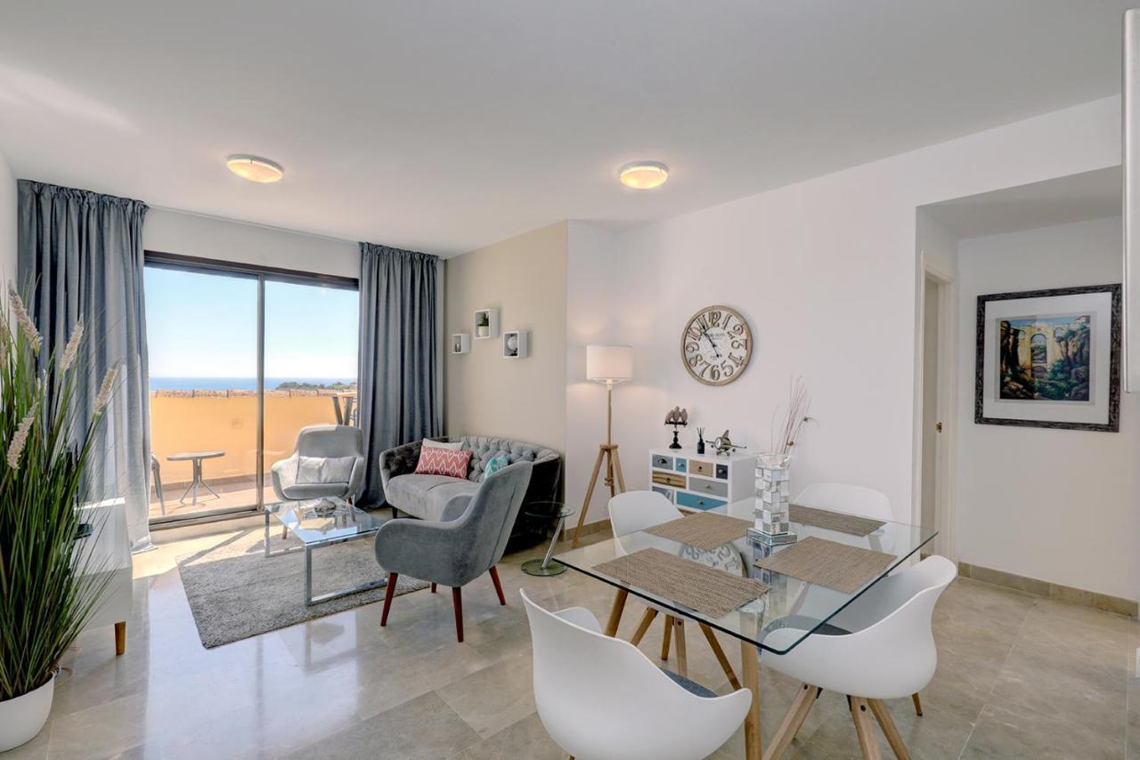 Duquesa Village Apartment - 2 Bed/2 Bath Apartment With Panoramic Sea Views Манилва Екстериор снимка