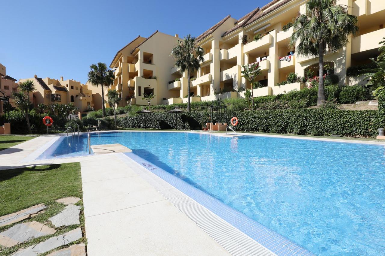 Duquesa Village Apartment - 2 Bed/2 Bath Apartment With Panoramic Sea Views Манилва Екстериор снимка