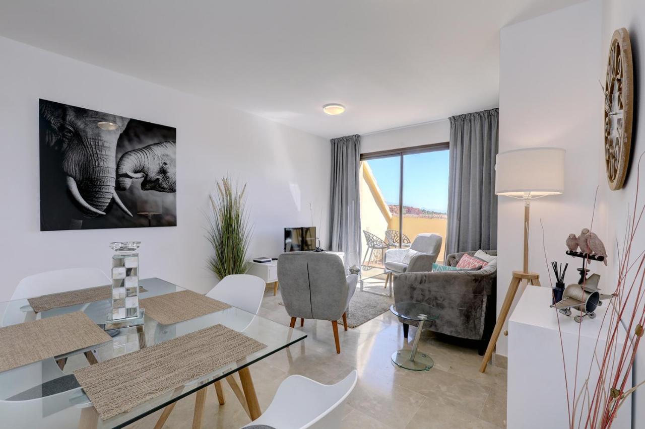 Duquesa Village Apartment - 2 Bed/2 Bath Apartment With Panoramic Sea Views Манилва Екстериор снимка