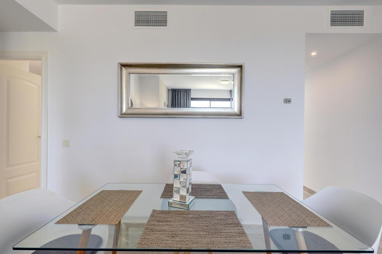 Duquesa Village Apartment - 2 Bed/2 Bath Apartment With Panoramic Sea Views Манилва Екстериор снимка