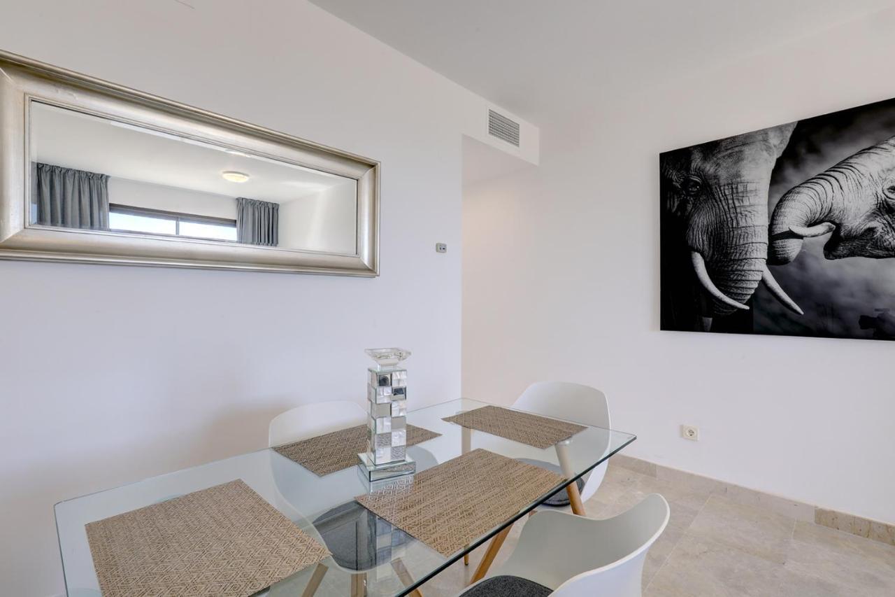 Duquesa Village Apartment - 2 Bed/2 Bath Apartment With Panoramic Sea Views Манилва Екстериор снимка