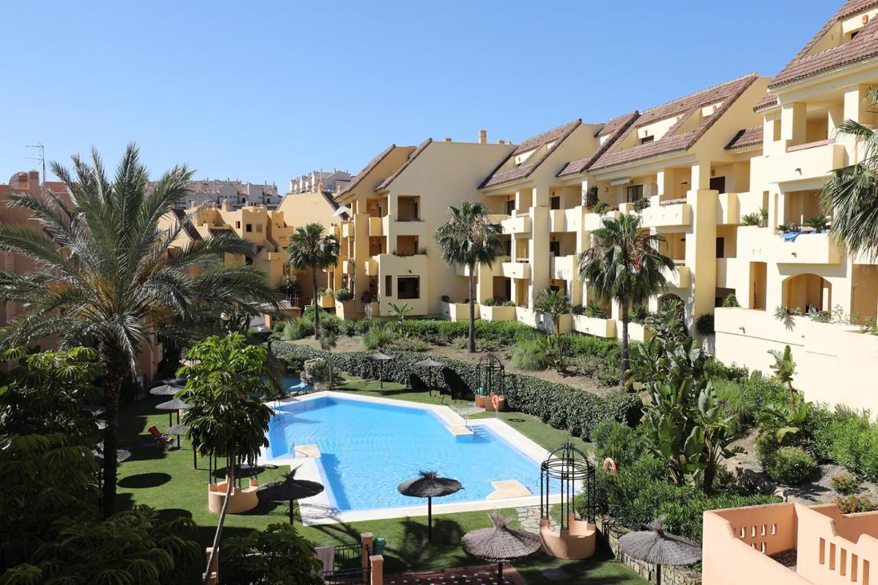 Duquesa Village Apartment - 2 Bed/2 Bath Apartment With Panoramic Sea Views Манилва Екстериор снимка